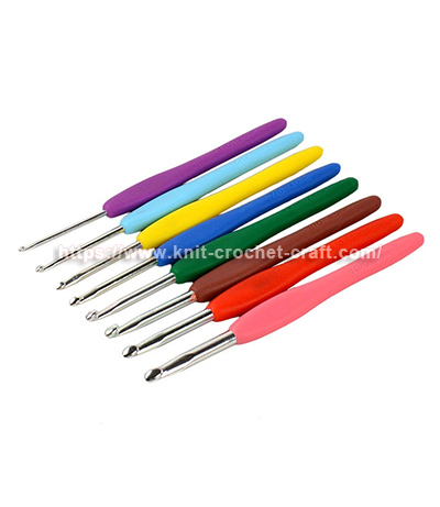 comfortable soft-handle crochet hooks, vibrant candy-style design, perfect for knitting and crocheting, lightweight and portable, ergonomic TPR handles, smooth aluminum hook heads, set of 8 sizes, ide